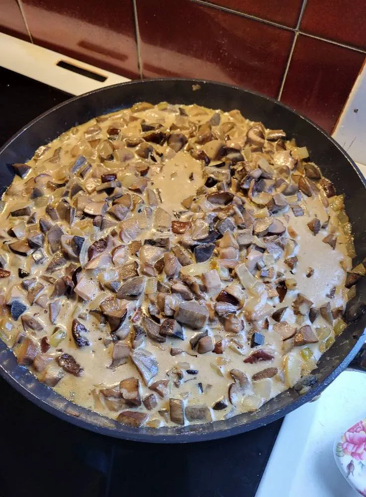 Bulviniai blynai su grybų padažu