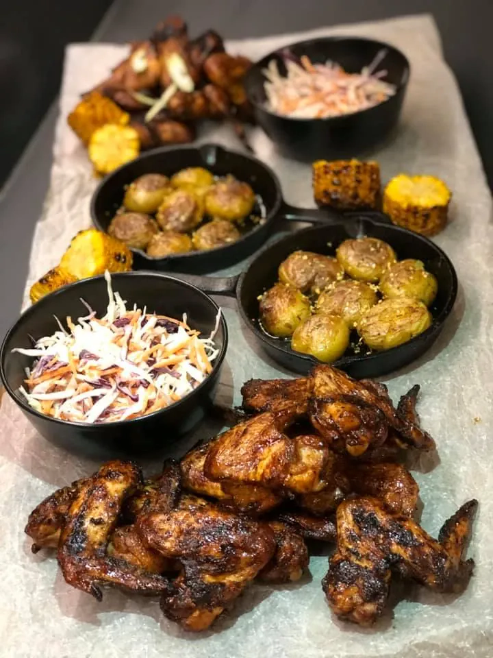 Orkaitėje kepti vištienos sparneliai su medaus ir garstyčių marinatu