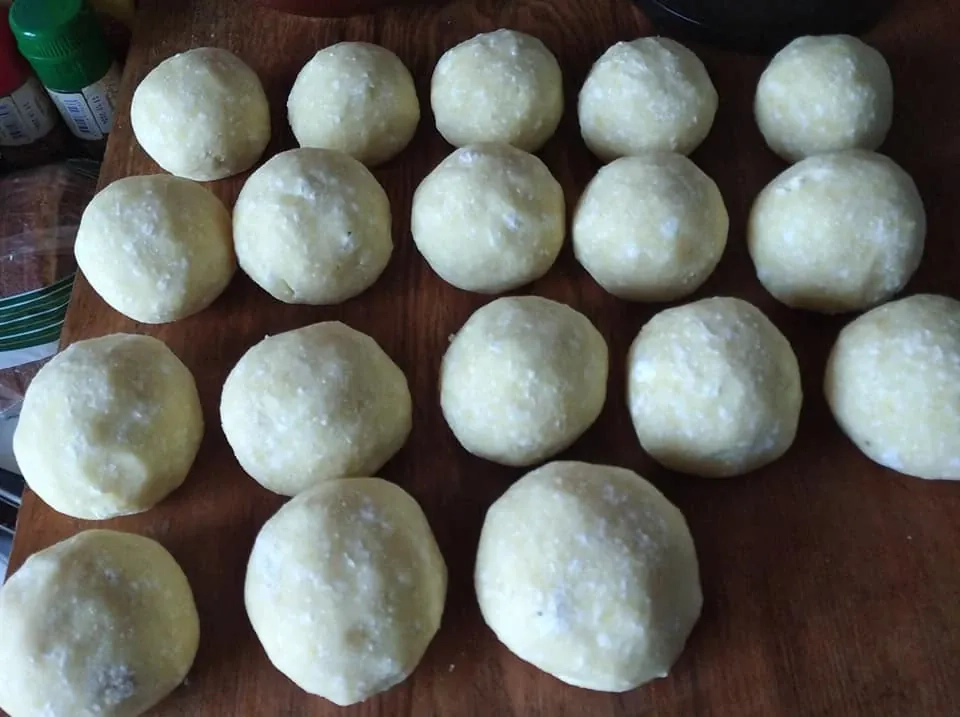 Varškės kukuliai su manų kruopomis ir krakmolu