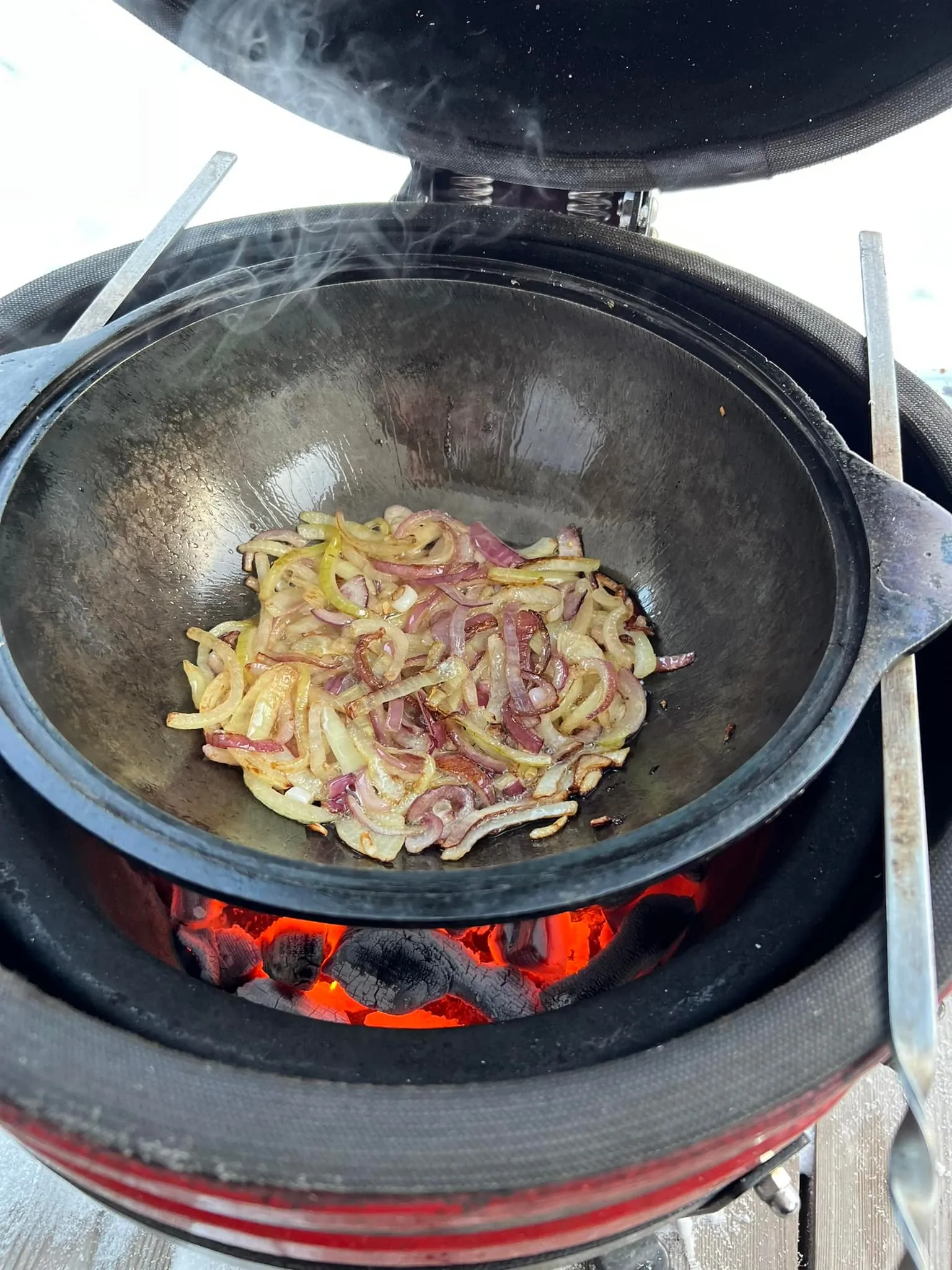 Plovas mini kazane su kiaulienos sprandine ir morkomis