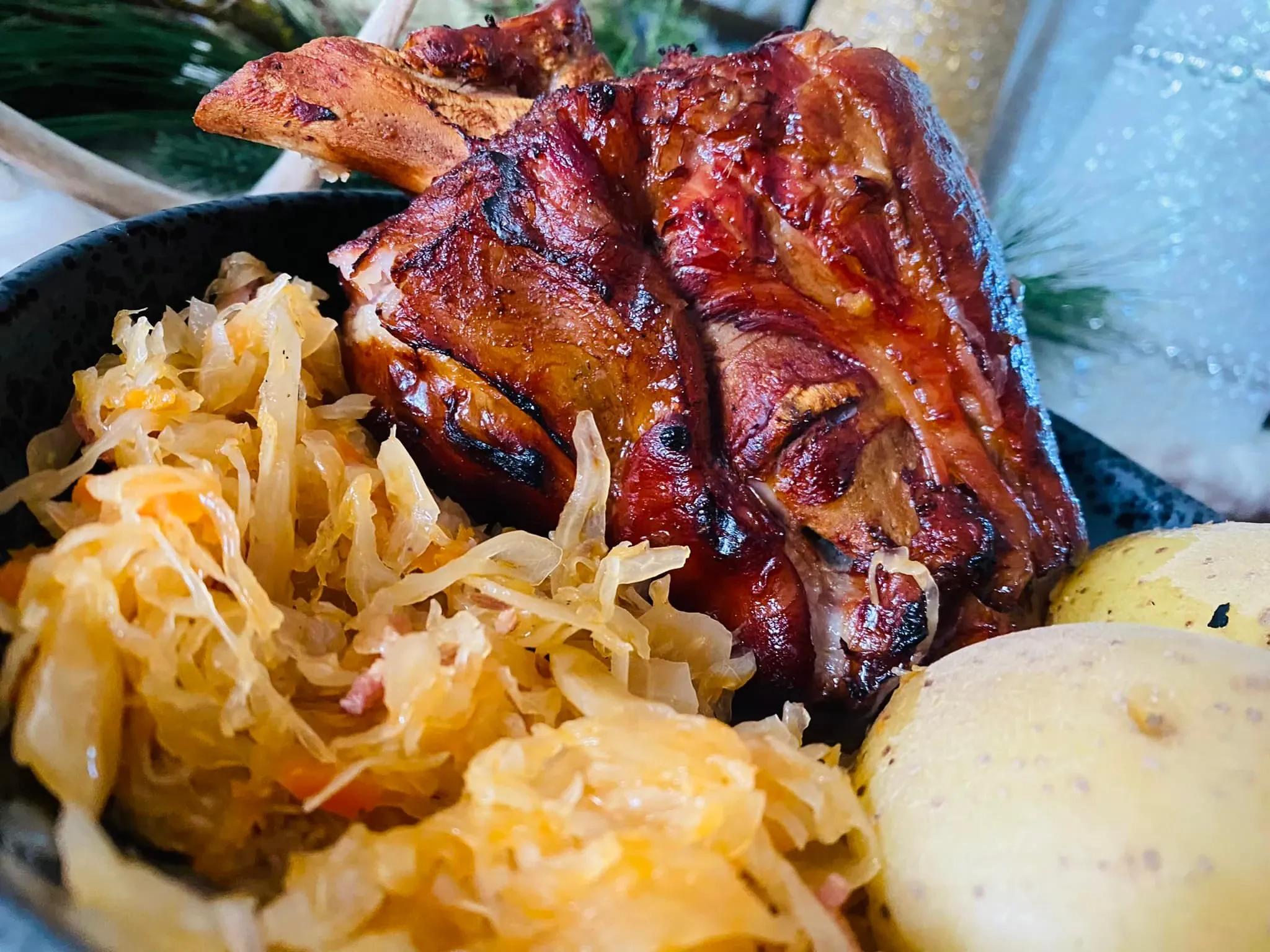 Kepta kiaulės karka bavarietiškai su alumi "Girta"