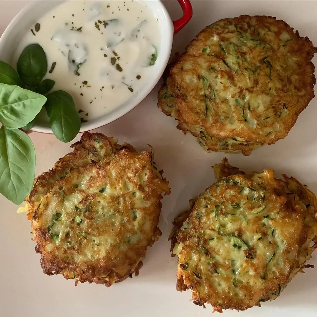 Bulviniai blynai su cukinija ir sūriu