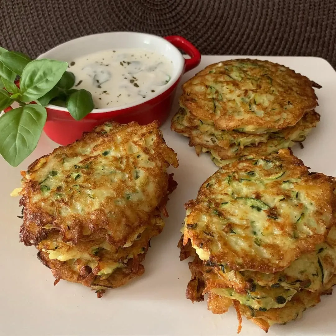 Bulviniai blynai su cukinija ir sūriu