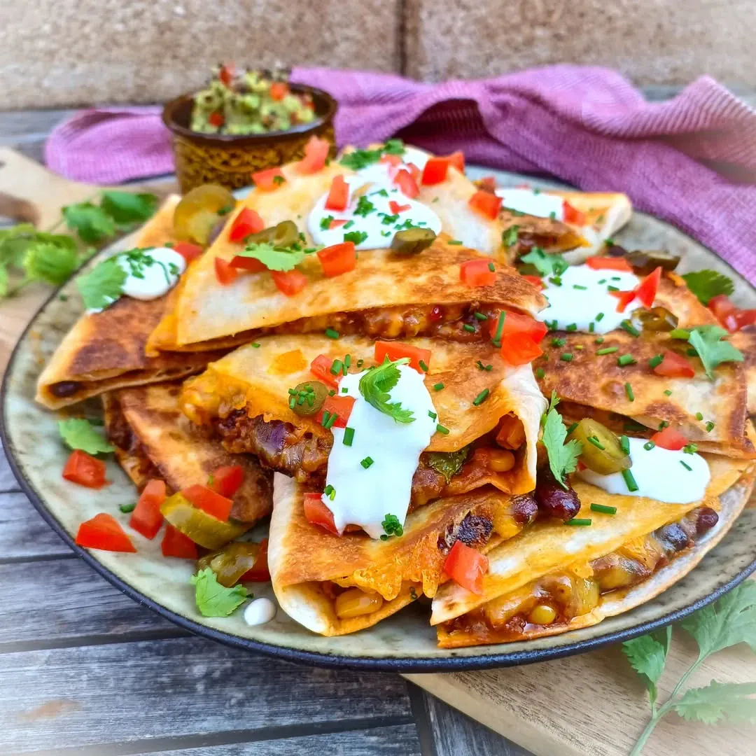 Kesadilijos su faršu ir daržovėmis