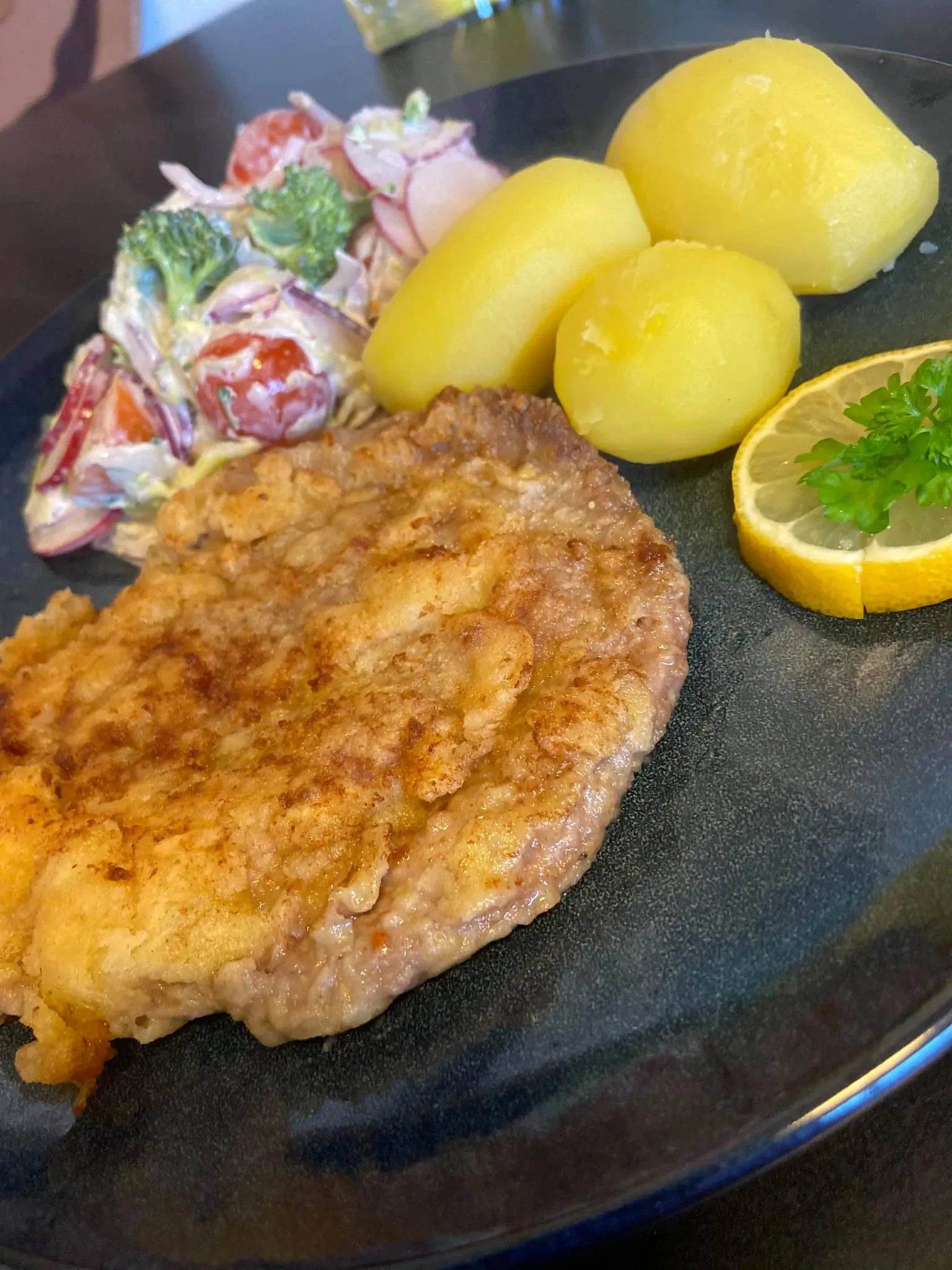 Kalakuto krūtinėlės kepsnys, garstyčių marinate ir sūrio apvalkale