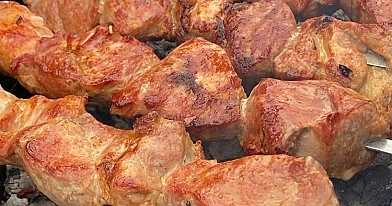 Kiaulienos šašlykai baltojo vyno marinate