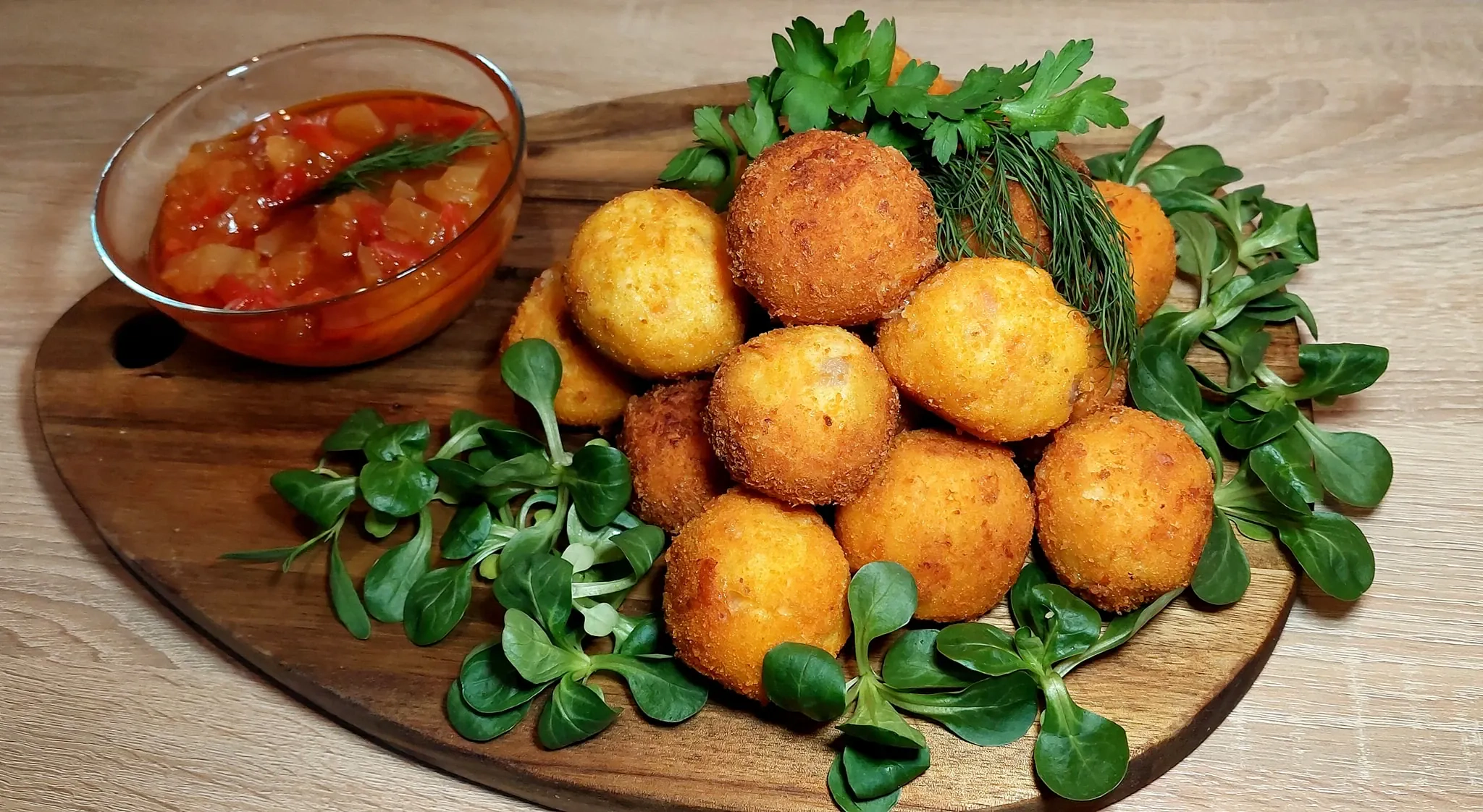 Traškūs bulvių kroketai su varške ir džiūvėsėliais