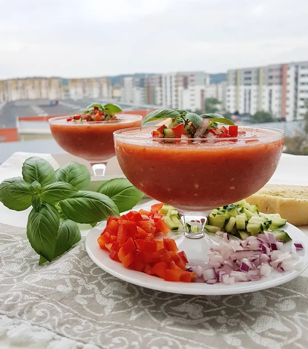 Gazpacho - šalta pomidorų sriuba Gazpacho - šalta pomidorų sriuba