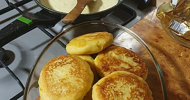 Purūs kefyro blynai su medumi