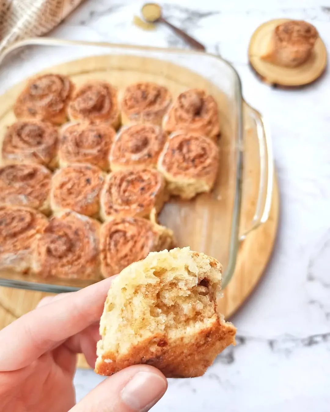 Cinamoninės bandelės su grūdėta varške