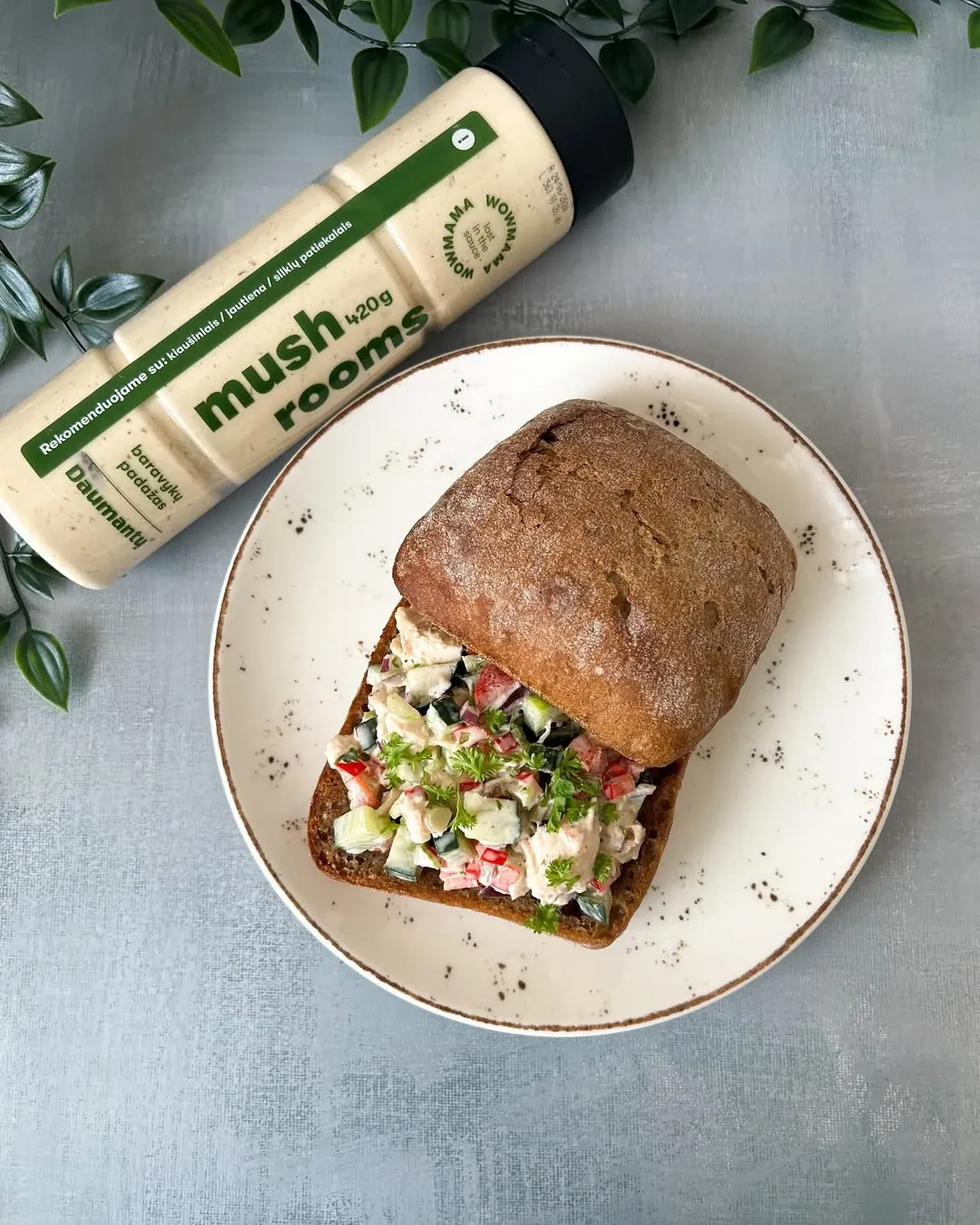 Greitos salotos su vištiena, paprikomis ir salierais