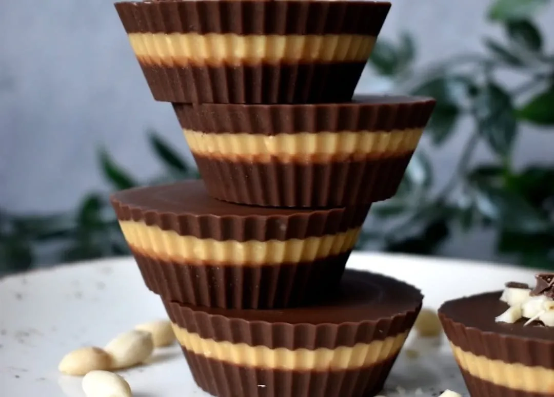 Šokolado ir riešutų kremo krepšeliai (aka reese’s)