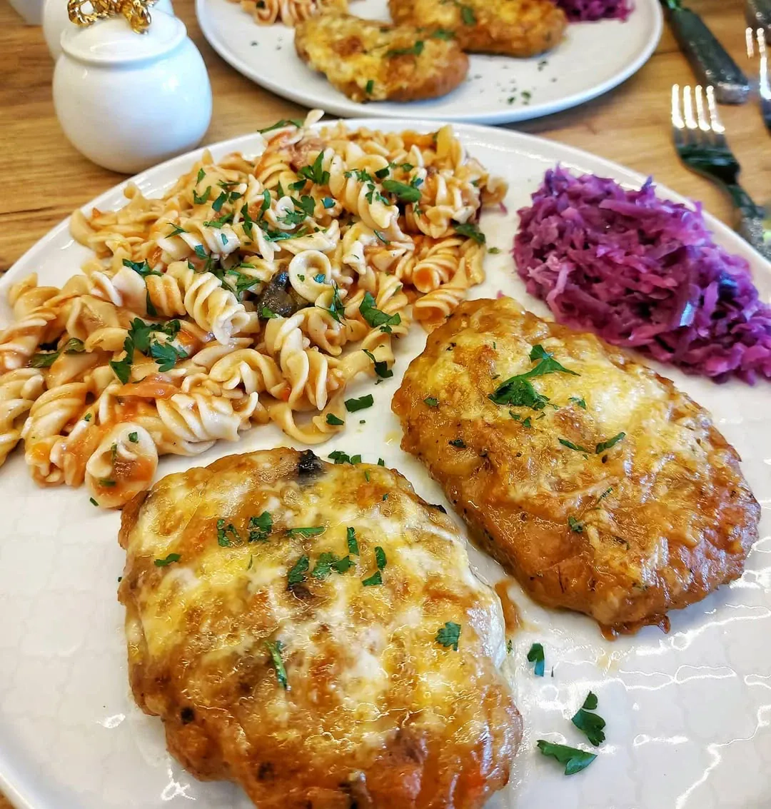 Vištienos krūtinėle kario padaže su majonezu, kepta orkaitėje