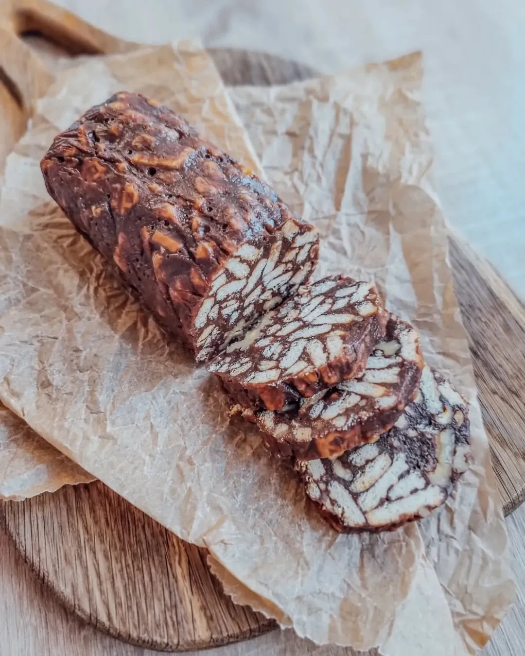 Tradicinis tinginys su pienu, sviestu ir kakava