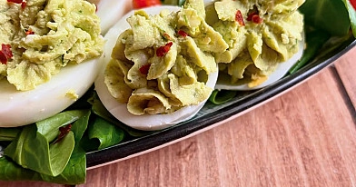 Jajka faszerowane domowym pesto (bez majonezu) 🥚