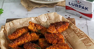 Keptuvėje kepta traški žuvies filė su kukurūzų dribsniais (corn flakes)