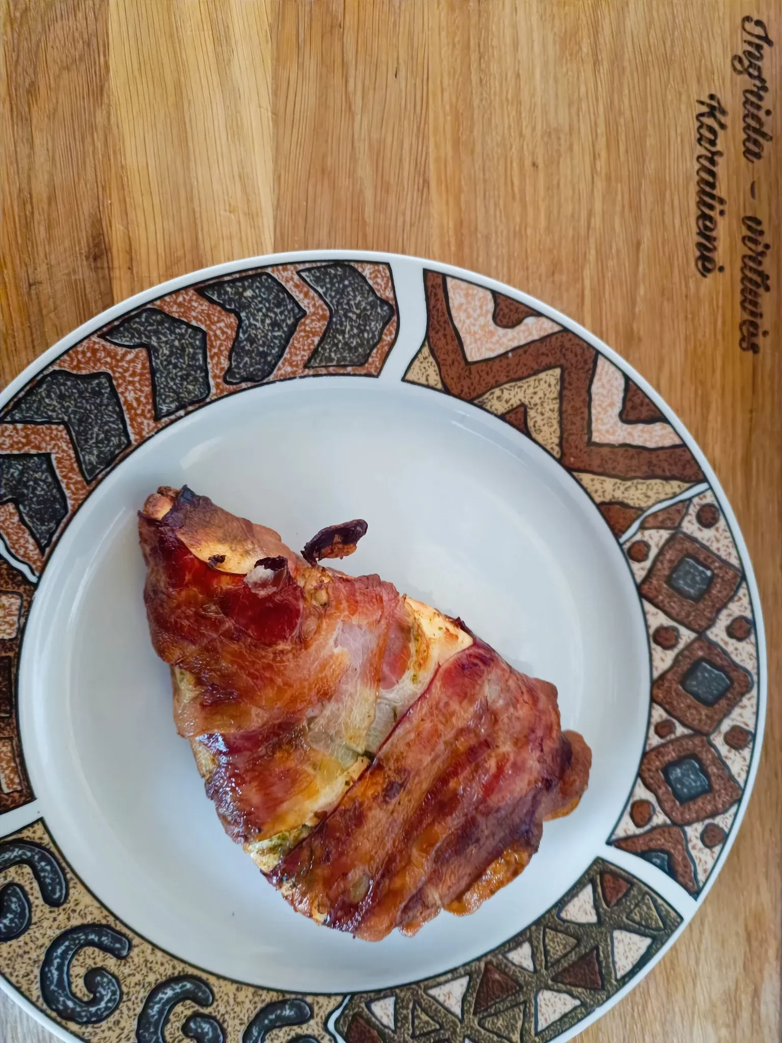 Karšto oro gruzdintuvėje keptas baltas sūris su šonine