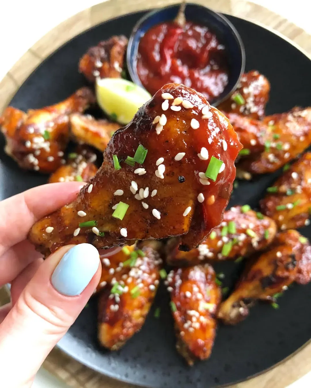 Vištiena marinuota su pomidorų padažu, kepta orkaitėje