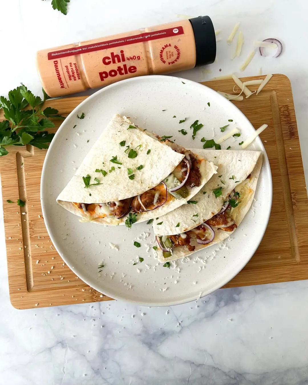 Tortilijos sumuštinis su vištiena ir chipotle padažu