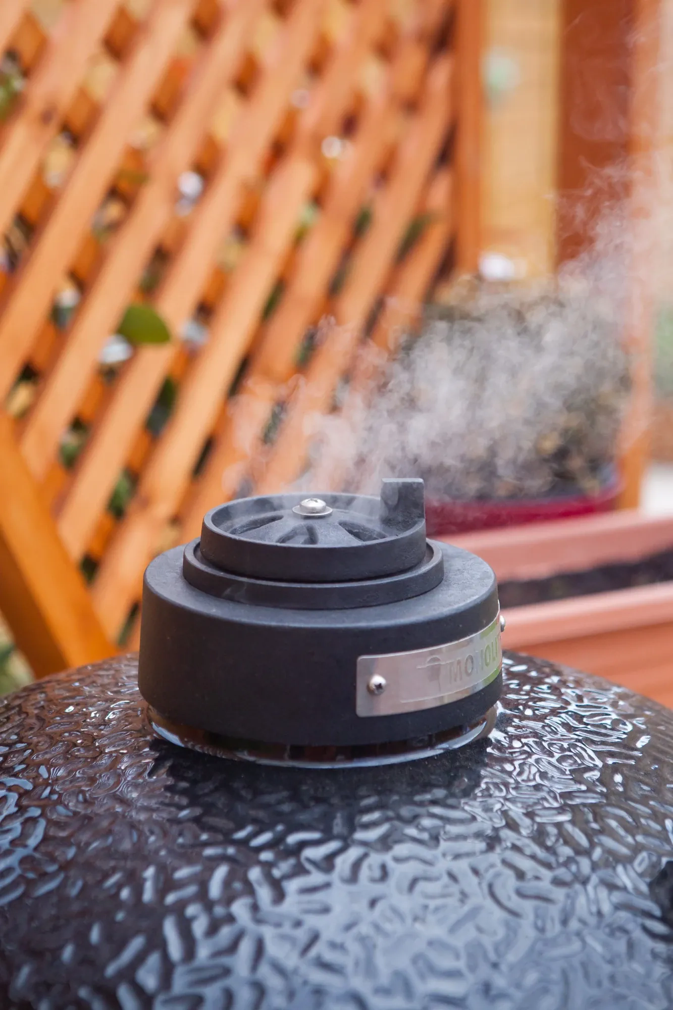 Kiaulienos Porchetta su obuolių padažu, kamado tipo grilyje Kiaulienos Porchetta su obuolių padažu, kamado tipo grilyje