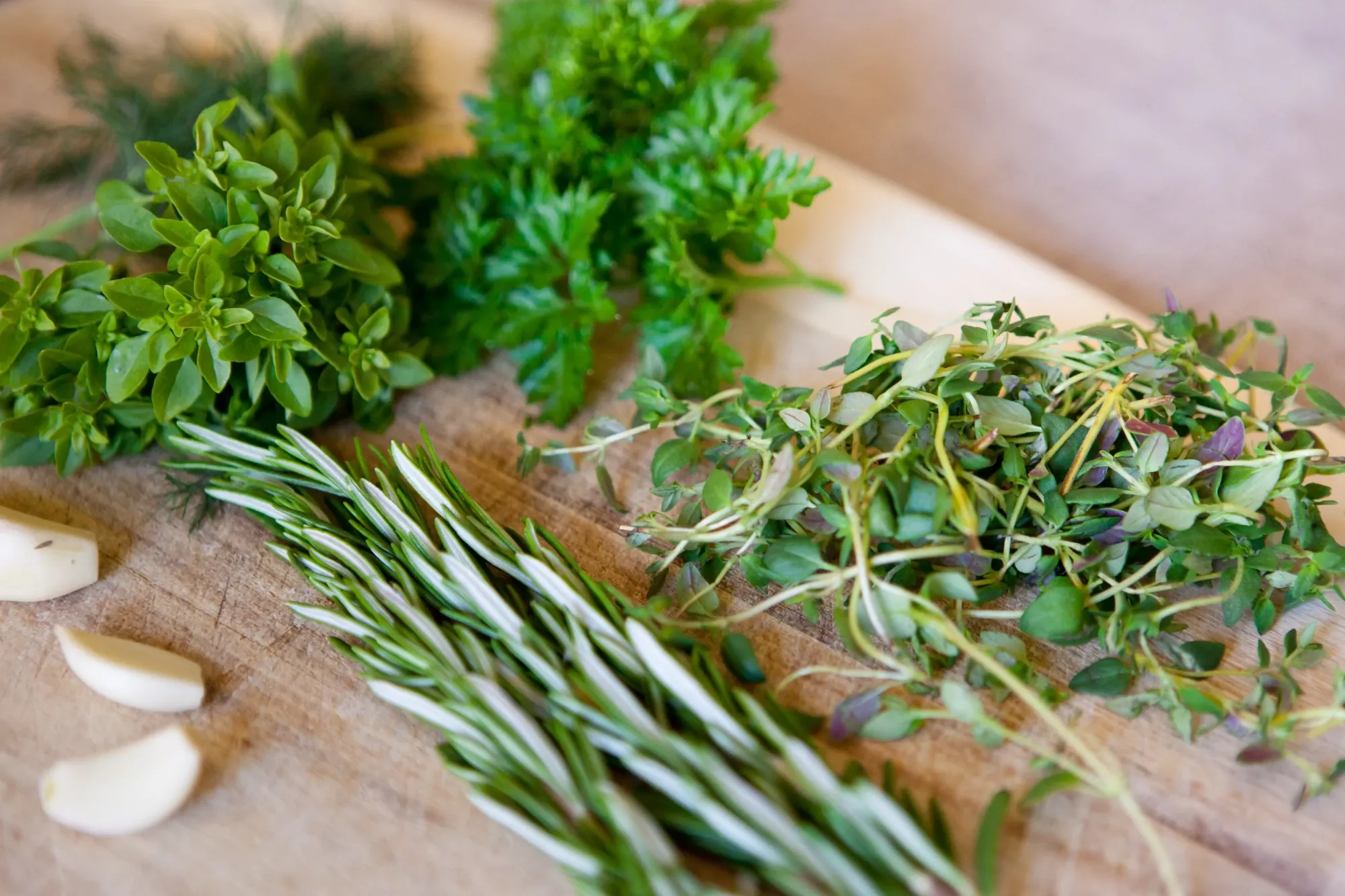 Kiaulienos Porchetta su obuolių padažu, kamado tipo grilyje Kiaulienos Porchetta su obuolių padažu, kamado tipo grilyje