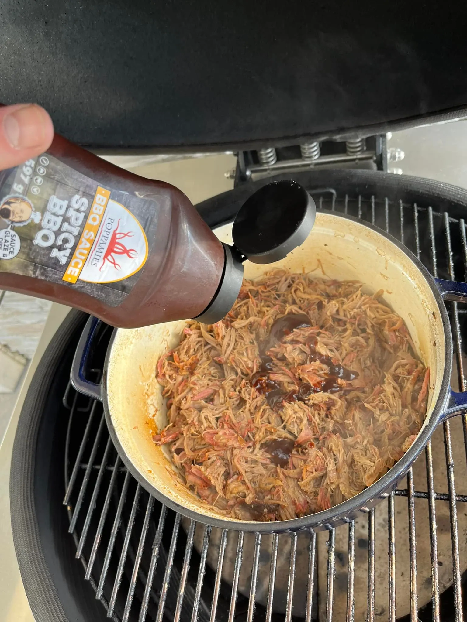 Plėšytos kiaulienos burgeris su juodomis bandelėmis ir coleslaw 🍔