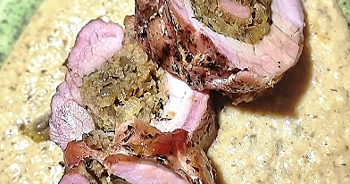 Įdaryti kiaulienos filė suktinukai su guanciale, svogūnais ir grybais (kamado grilyje)