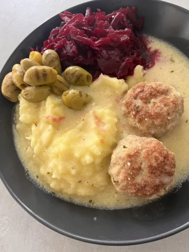 Minkšti, purūs, sultingi kiaulienos nugarinės kotletai orkaitėje