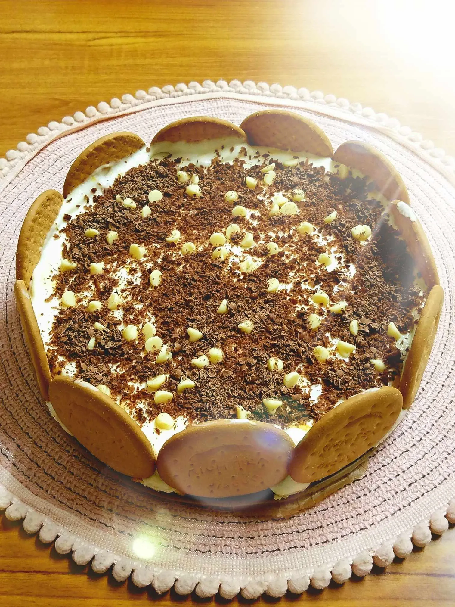 Maskarponės sūrio pyragas su kondensuotu pienu ir persikais