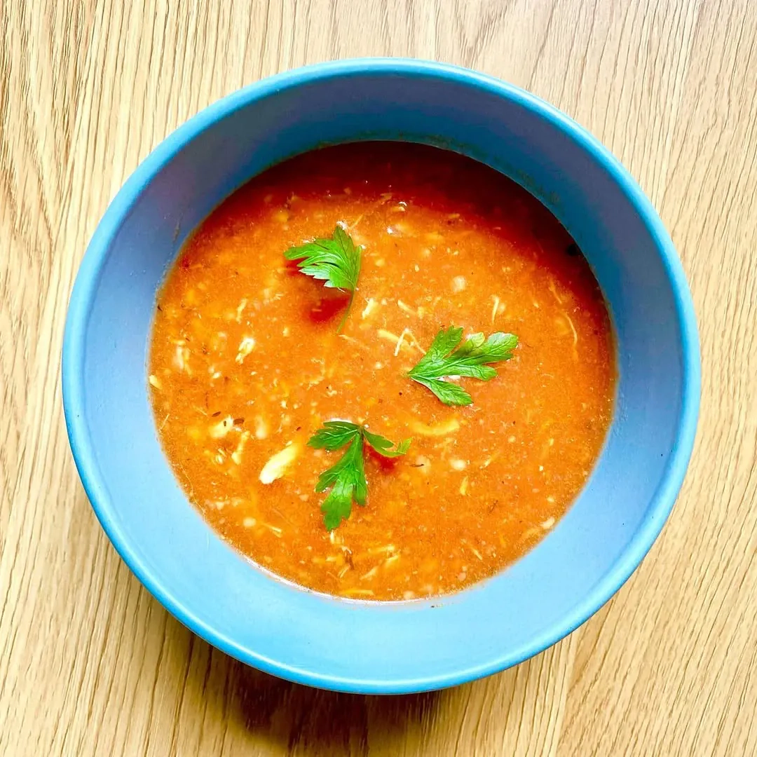 Ryžių pomidorinė su vištiena, morkomis ir bulvėmis