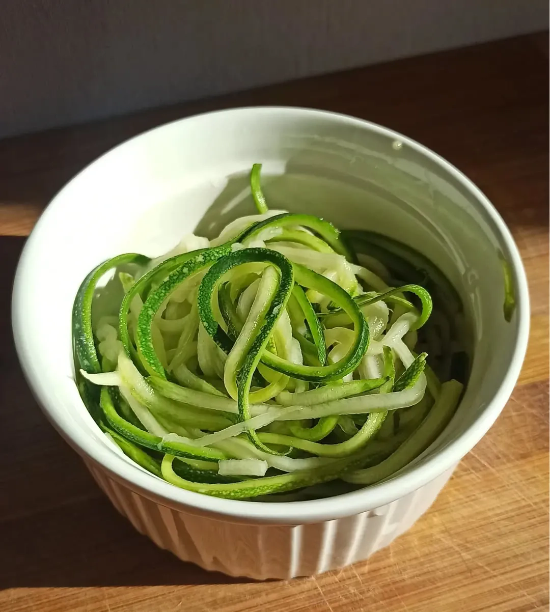 Greitai marinuotos tarkuotos cukinijos 🥒