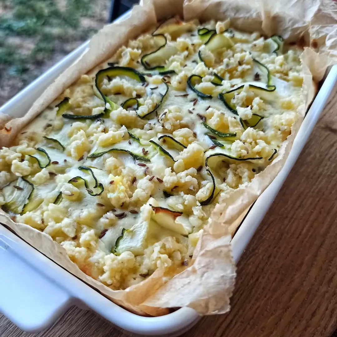 Sūrus varškės pyragas (apkepas) su cukinija 🥧