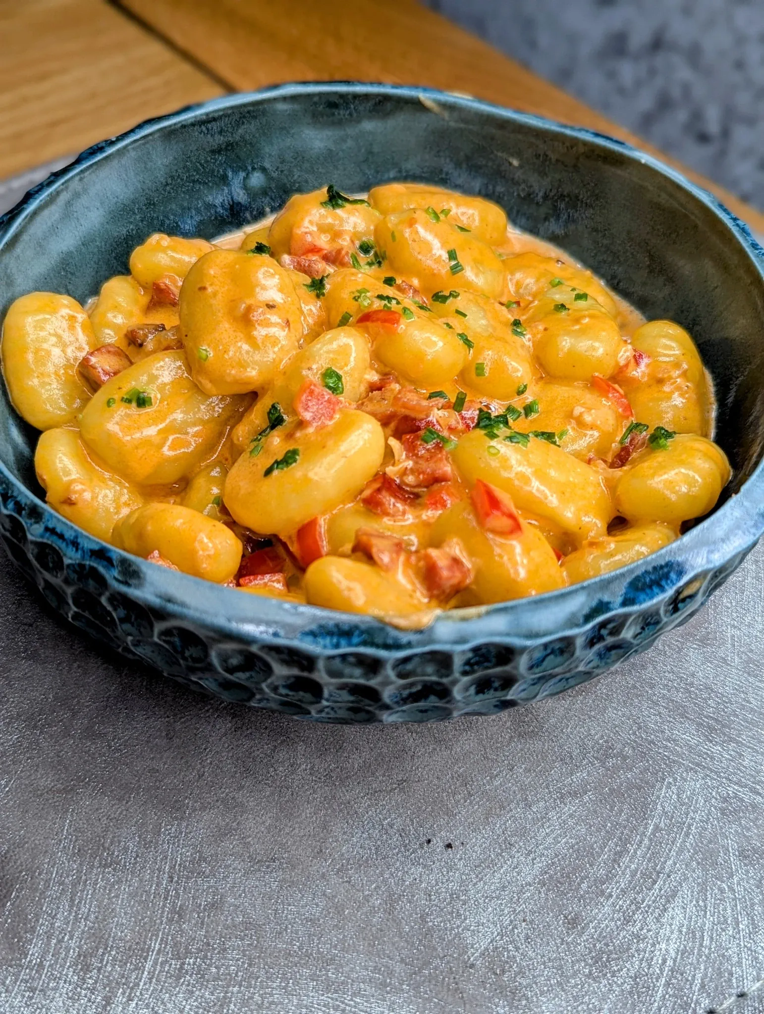Gnocchi virtinukai su chorizo dešra, grietinėle ir parmezano sūriu