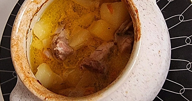 Vištienos čenakai su morkomis, salierais, pastarnokais ir bulvėmis
