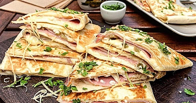 Kesadilijos su kumpiu, jalapenais ir čederio sūriu