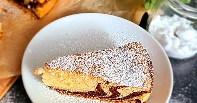 Margas bananų keksas su riešutais