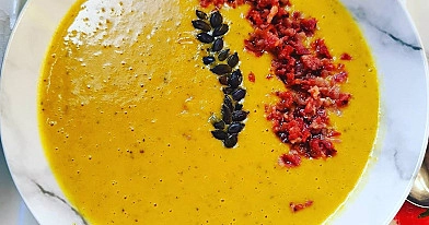 Trinta moliūgų sriuba su vištiena ir makaronais
