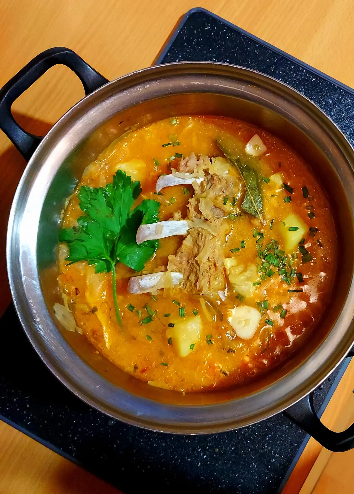 Beatos raugintų kopūstų sriuba su šonkauliukais