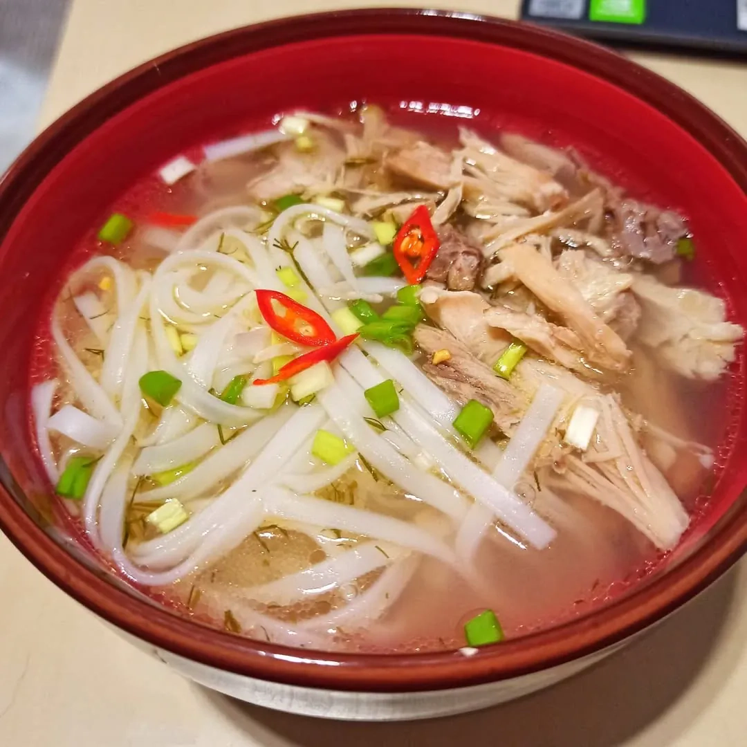 Vietnamietiška sriuba - vištienos pho su ryžių makaronais 🍜🐓
