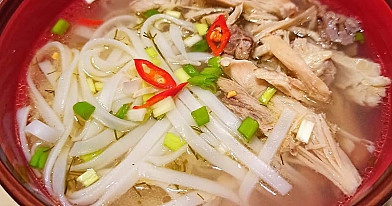 Vietnamietiška sriuba - vištienos pho su ryžių makaronais 🍜🐓