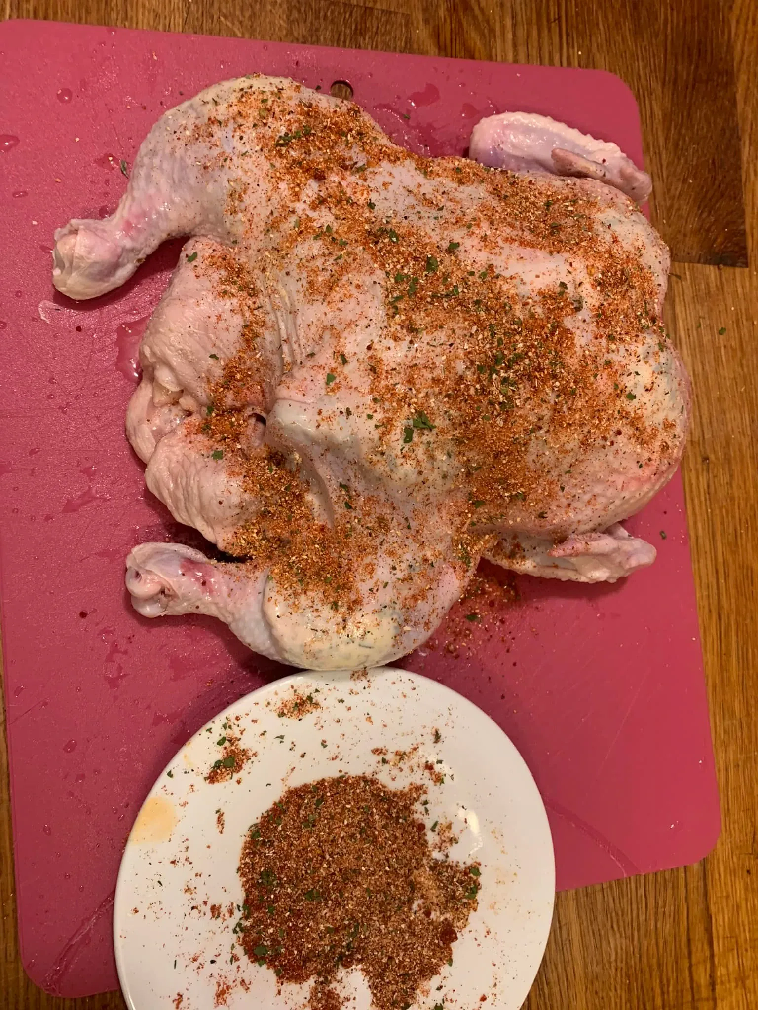 Kepta višta su česnakiniu sviestu ir žolelėmis