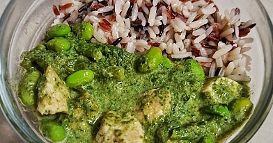 Žaliasis karis su vištiena, šparaginėmis pupelėmis ir grietinėle 🍛