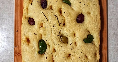 Itališka mielinė focaccia - fokačija su alyvuogėmis ir džiovintais pomidorais