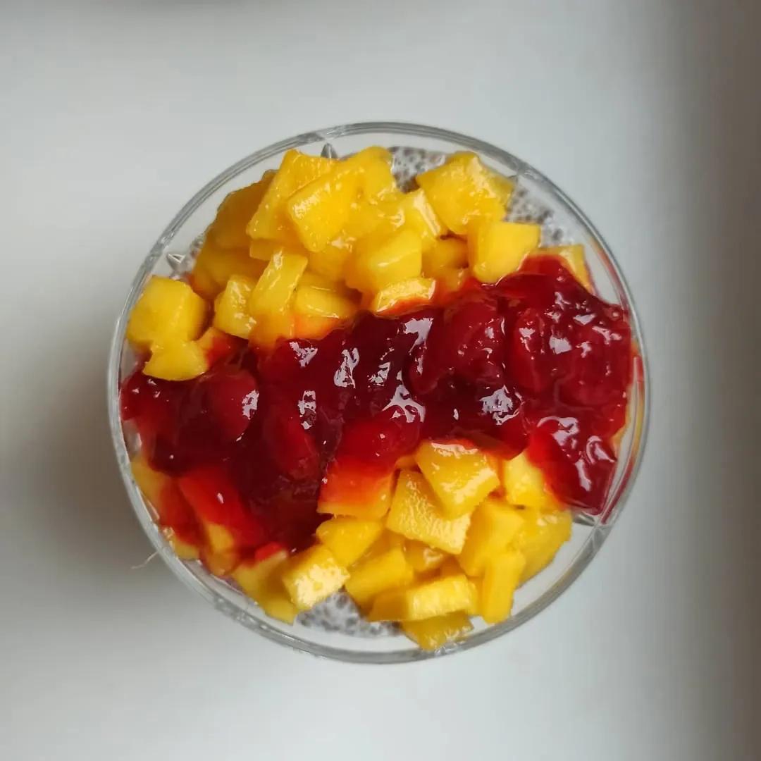Chia pudingas su mangais ir uogiene 🍧
