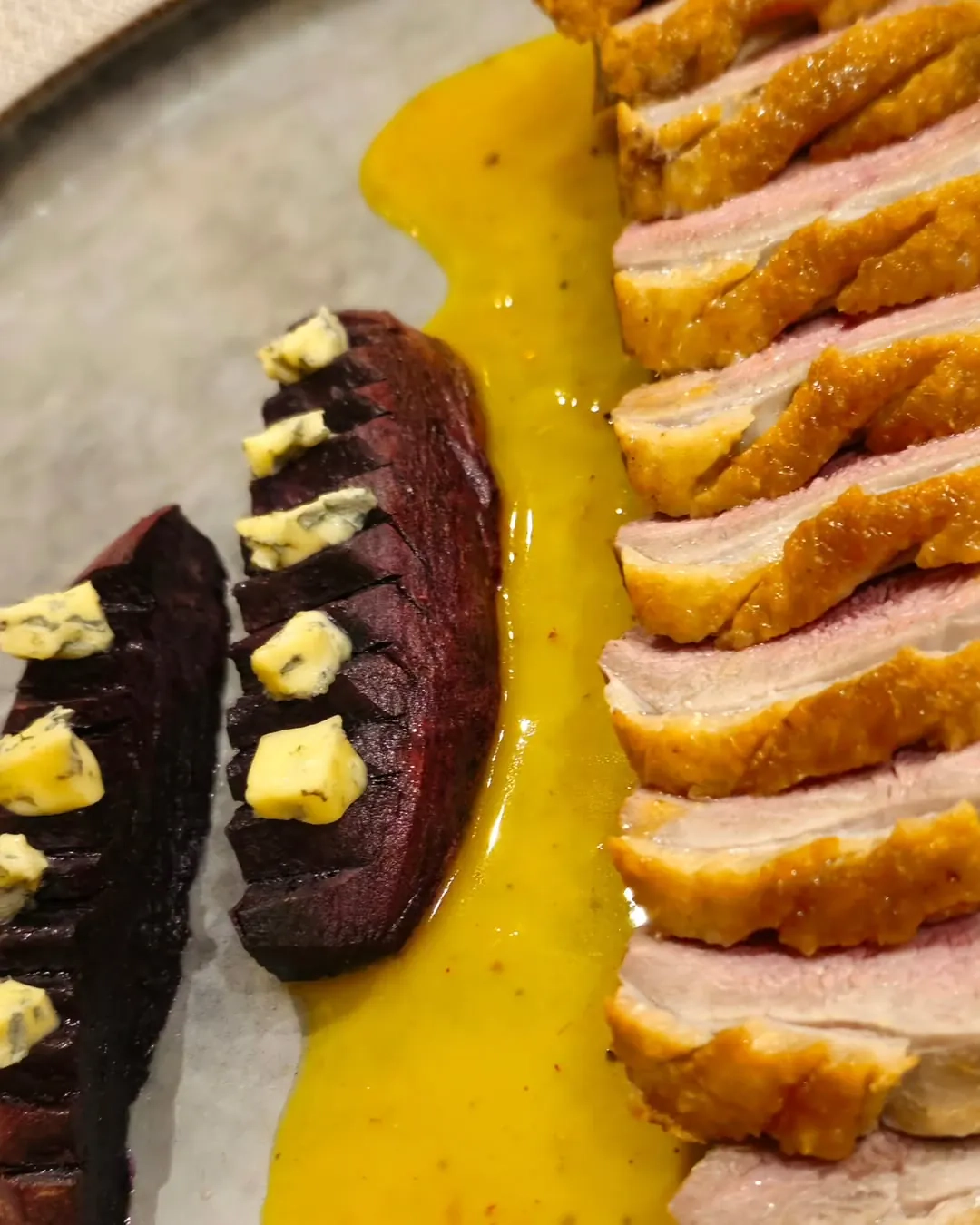 Keptuvėje kepta antienos krūtinėlė su apelsinų padažu