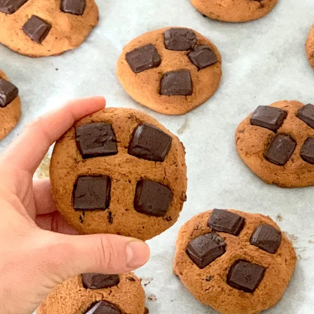 Veganiški migdoliniai sausainiai su kokosų pienu ir šokolado gabaliukais