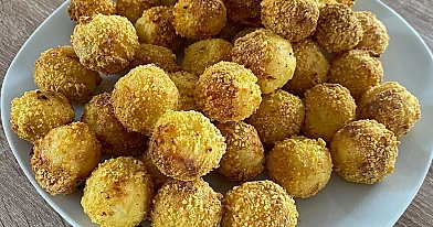 Bulvių kroketai kepti orkaitėje arba traškūs kamuoliukai džiūvėsėliuose