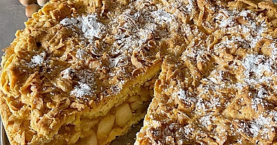 Močiutės obuolių pyragas su cinamonu ir sviestine tešla