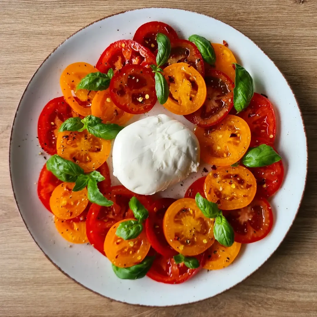 Pomidorai su mocarela - Caprese salotos