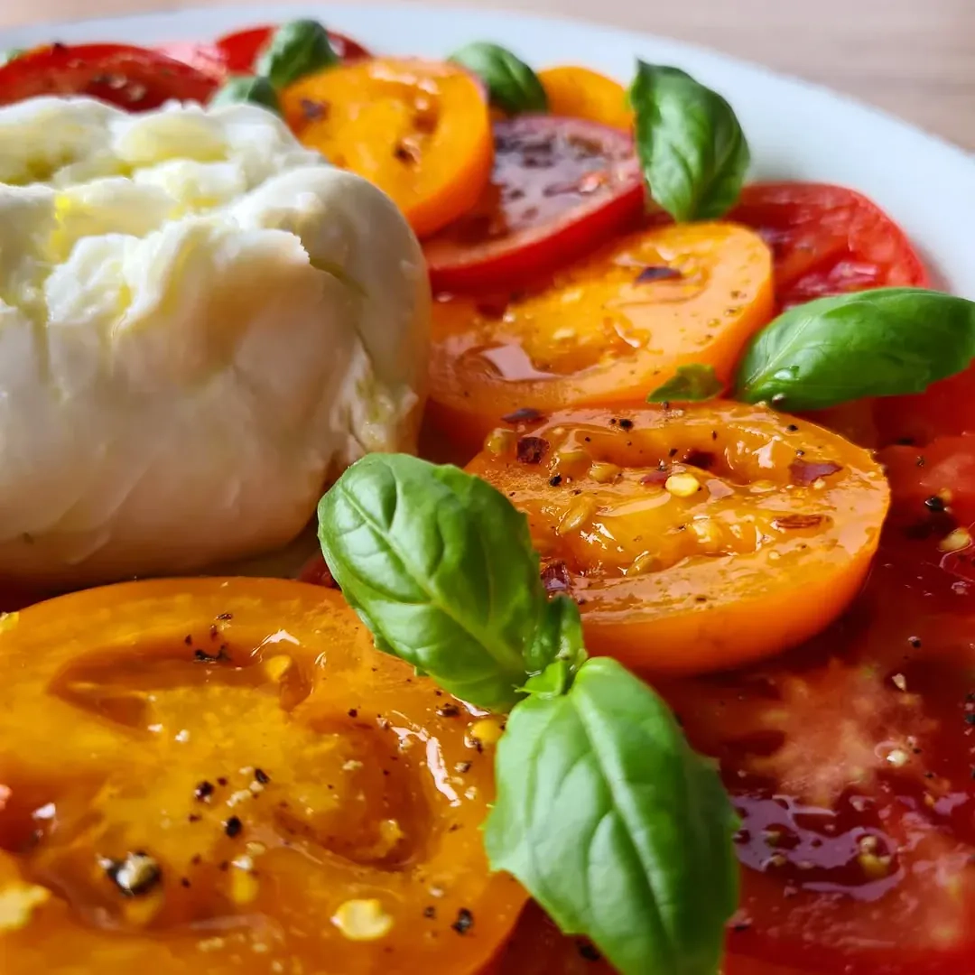 Pomidorai su mocarela - Caprese salotos